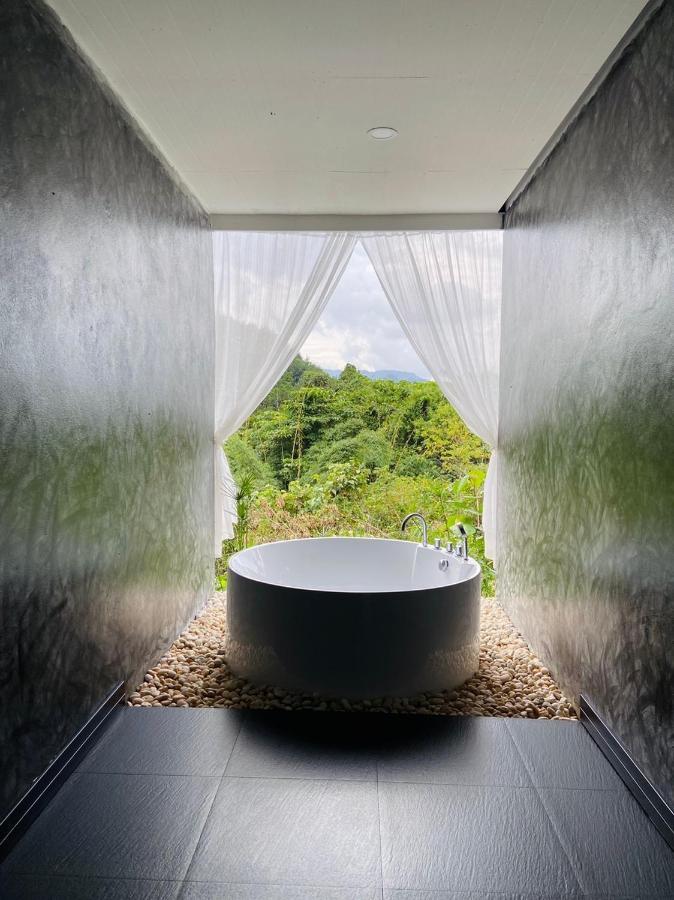 Tanoshi Glamping In Khao Sok Hotel Khao Sok National Park Екстериор снимка