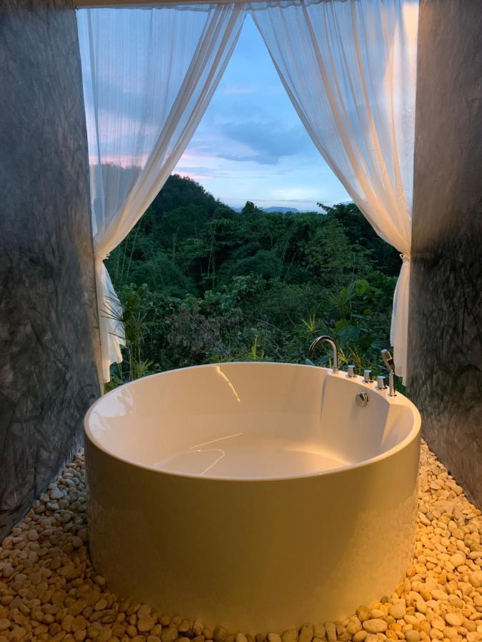 Tanoshi Glamping In Khao Sok Hotel Khao Sok National Park Екстериор снимка