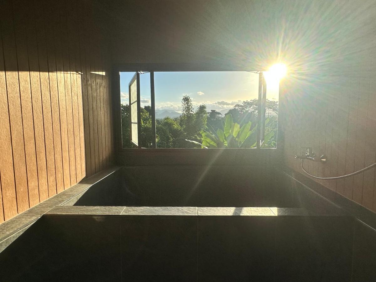 Tanoshi Glamping In Khao Sok Hotel Khao Sok National Park Екстериор снимка